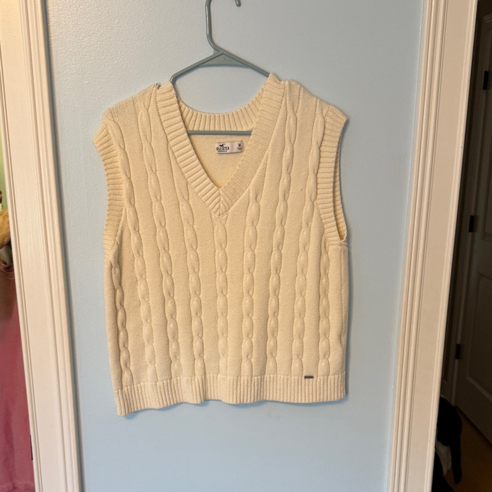 Hollister V-Neck Cable Knit Sweater Vest - Cream